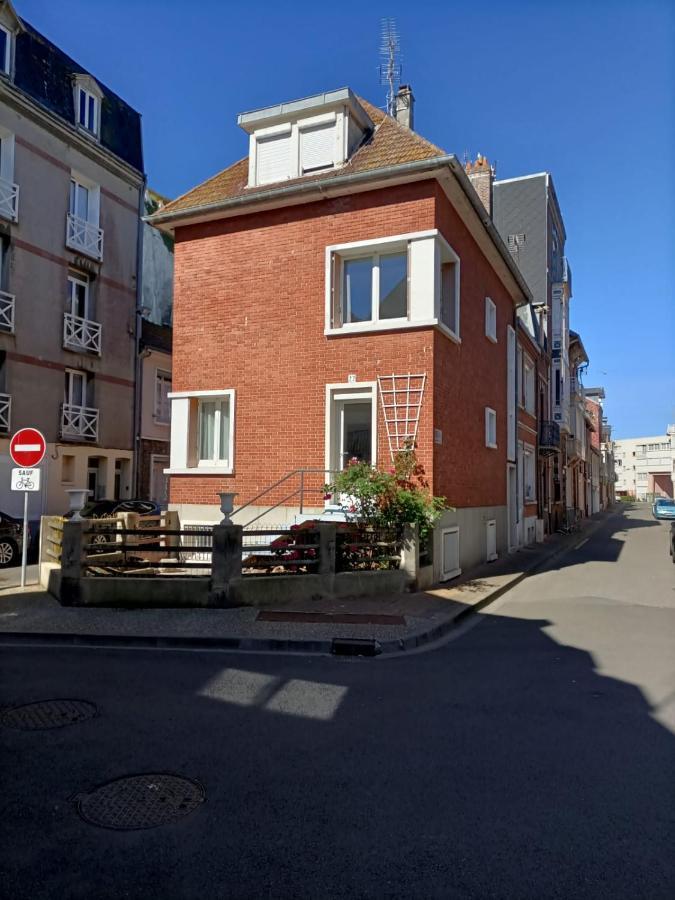 Appart En 1Er Etage A 120M De La Mer Le Treport Exterior photo